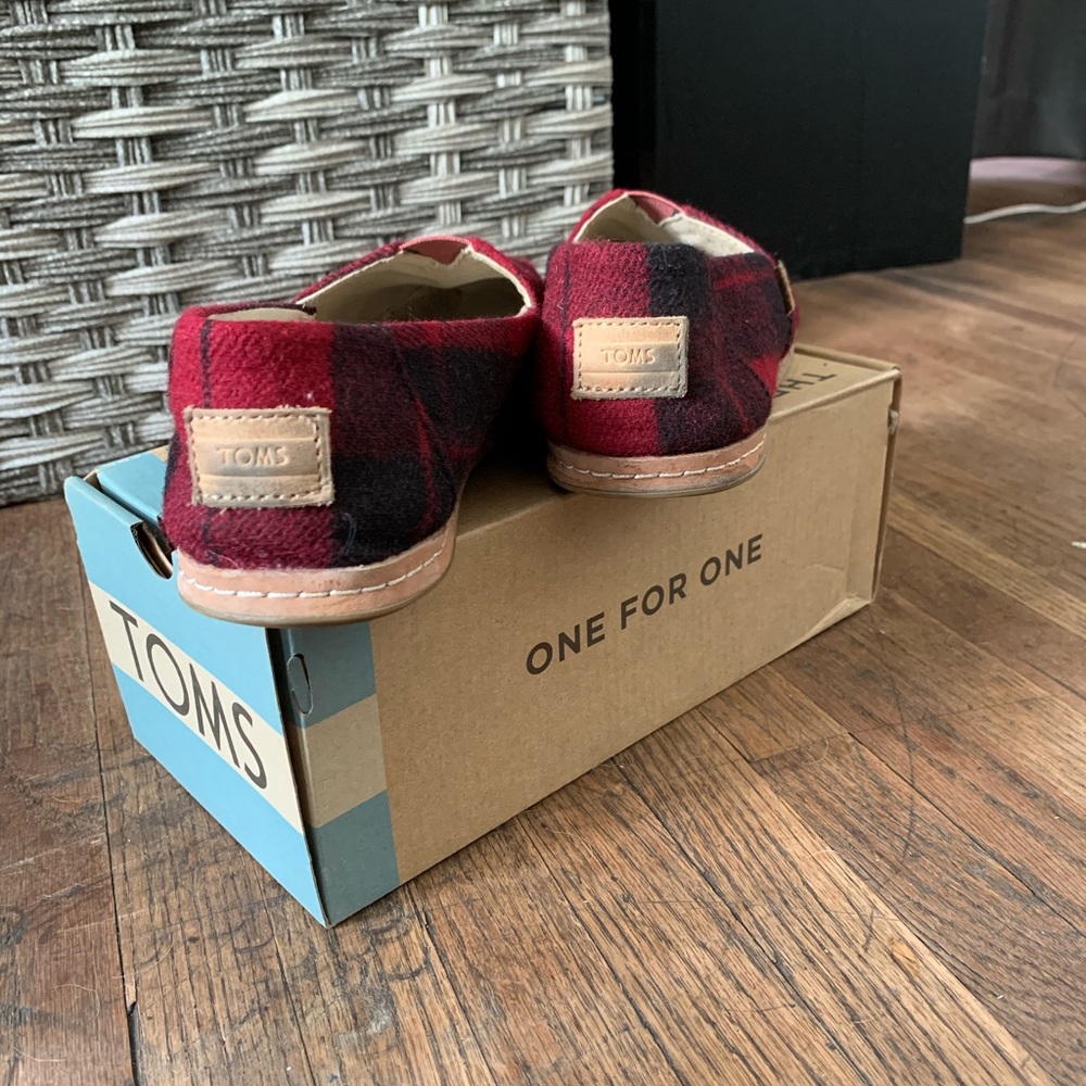 Toms - Picture 2 of 3